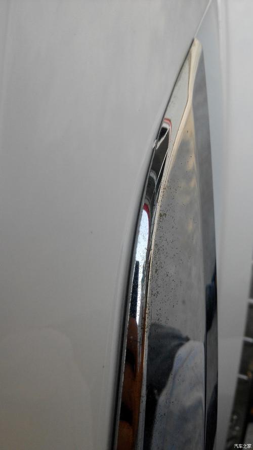 后备箱镀铬车标导致车门轻微掉漆生锈处理经过及倒车影像安装